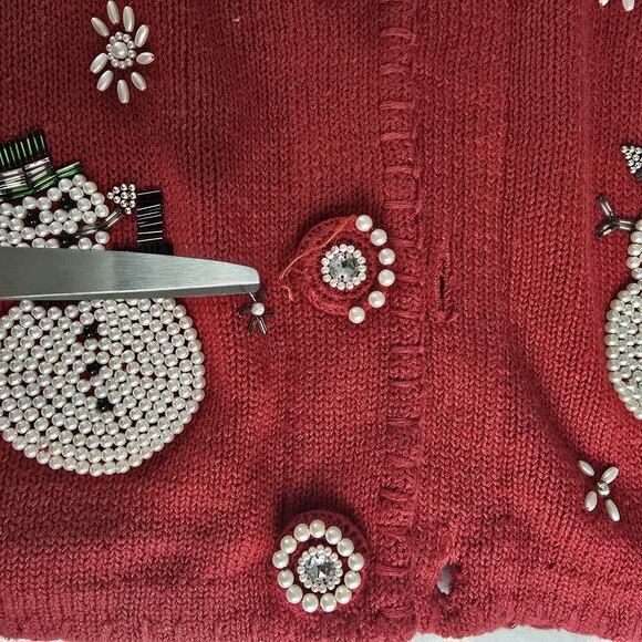 Victoria‎ Jones VTG Christmas Red Cardigan Medium Elegant Beaded Pearls Snowman - Picture 10 of 10